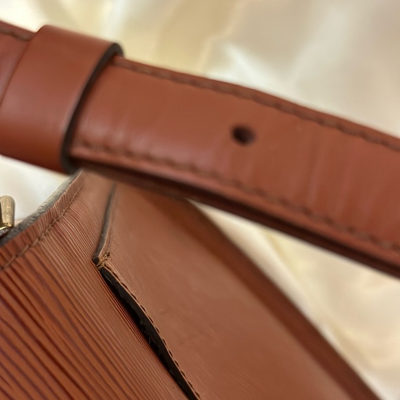 SOLD !!! COA Vintage Authentic Louis Vuitton Saint Cloud Handbag Epi Leather PM - Picture 6 of 15